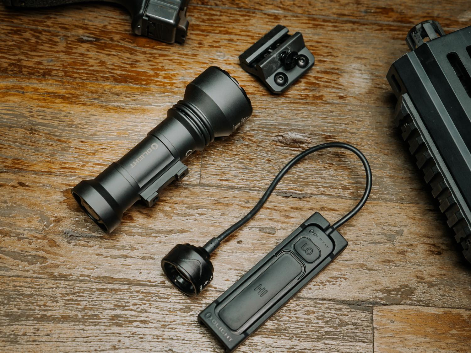 Заряден Фенер Olight Javelot Tac-M 1000lm.